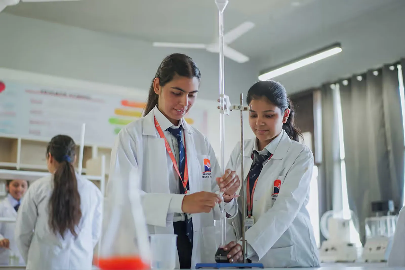 Stetho students in a research lab